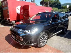 Ruby black metallizzato Usata 2021 Mitsubishi Outlander Instyle SUV | 22.900 € (Cara)