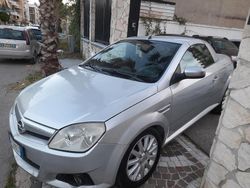 Argento Usata 2006 Opel Tigra Enjoy Cabrio | 1300 € (Buon prezzo)