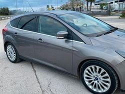 Grigio Usata 2012 Ford Focus Tre volumi | 4200 € (Buon prezzo)