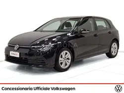 Nero Usata 2021 VW Golf VIII Life Tre volumi | 19.990 € (Buon prezzo)