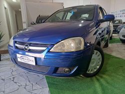 Blu/azzurro Usata 2004 Opel Corsa Cosmo Tre volumi | 1790 € (Buon prezzo)