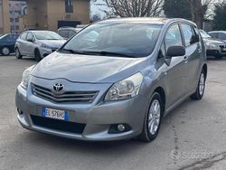 Grigio Usata 2011 Toyota Verso Luxury Monovolume | 4900 € (Ottimo prezzo)