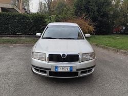 Argento Usata 2005 Skoda Superb Comfort Tre volumi | 1900 €