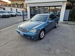 Blu Usata 2001 Mercedes C200 Elegance Tre volumi | 1200 € (Buon prezzo)