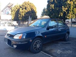 Blu Usata 2002 Ford Fiesta Zetec Tre volumi | 2000 € (Buon prezzo)