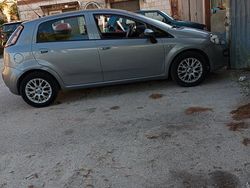 Grigio Usata 2010 Fiat Punto Due volumi | 2800 € (Ottimo prezzo)