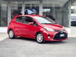 Rosso Usata 2015 Toyota Yaris Tre volumi | 8400 € (Buon prezzo)