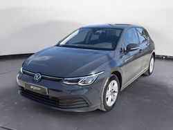 Grigio Usata 2022 VW Golf VIII Life Tre volumi | 20.900 € (Buon prezzo)
