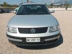 Argento Usata 1998 VW Passat Highline Tre volumi | 890 € (Buon prezzo)