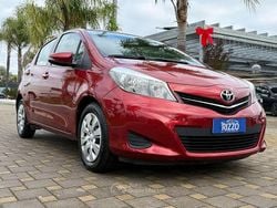 Rosso Usata 2014 Toyota Yaris Lounge Tre volumi | 7999 € (Buon prezzo)