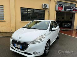 Bianco Usata 2014 Peugeot 208 Due volumi | 5500 € (Buon prezzo)