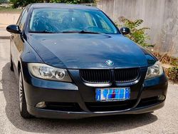 Nero Usata 2006 BMW 320 Tre volumi | 2300 €