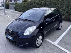 Usata 2006 Toyota Yaris Luna Tre volumi | 4390 € (Cara)