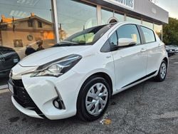 Bianco Usata 2018 Toyota Yaris Active Due volumi | 8900 € (Buon prezzo)