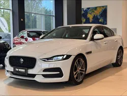Bianco Usata 2023 Jaguar XE R-Dynamic Tre volumi | 32.999 € (Cara)
