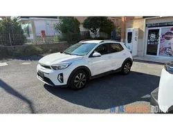 Bianco(met.) Usata 2022 Kia Stonic Style SUV | 13.990 € (Ottimo prezzo)