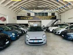 Argento Usata 2015 Fiat Punto Lounge Due volumi | 5500 € (Buon prezzo)