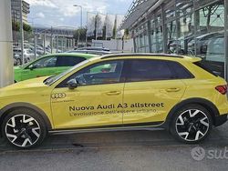 Giallo pitone metallizzato Usata 2024 Audi A3 Comfort Tre volumi | 42.900 € (Molto cara)