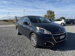 Grigio Usata 2018 Peugeot 208 Due volumi | 7350 € (Buon prezzo)