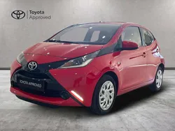 Rosso Usata 2017 Toyota Aygo X-play Due volumi | 8900 € (Buon prezzo)