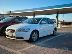Bianco Usata 2012 Volvo S40 Tre volumi | 2600 € (Buon prezzo)