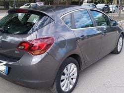 Usata 2012 Opel Astra Cosmo Tre volumi | 3400 € (Buon prezzo)