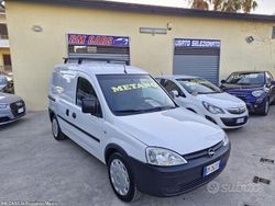 Bianco Usata 2009 Opel Combo Tre volumi | 2300 € (Buon prezzo)