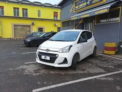 Bianco Usata 2019 Hyundai i10 Due volumi | 9599 € (Buon prezzo)