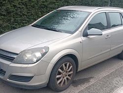 Grigio Usata 2005 Opel Astra Station wagon | 1000 €
