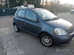 Grigio Usata 2004 Toyota Yaris Tre volumi | 1800 €