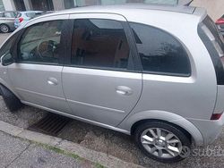 Grigio Usata 2006 Opel Meriva Monovolume | 2500 €