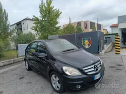 Nero Usata 2011 Mercedes B180 Monovolume | 1900 € (Super prezzo)
