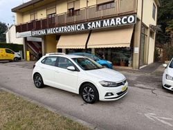 Bianco Usata 2017 VW Polo Comfortline Tre volumi | 8900 € (Buon prezzo)