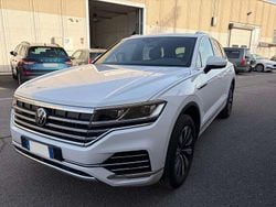 Pure white Usata 2023 VW Touareg Elegance SUV | 47.500 €