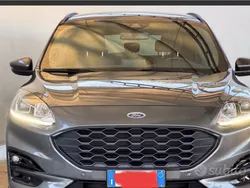 Grigio Usata 2023 Ford Kuga ST-Line SUV | 22.500 € (Buon prezzo)