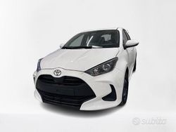 Bianco Nuova 2025 Toyota Yaris Hybrid Active Tre volumi | 21.900 € (Buon prezzo)