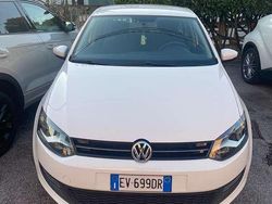Bianco Usata 2014 VW Polo Comfortline Tre volumi | 6500 € (Buon prezzo)