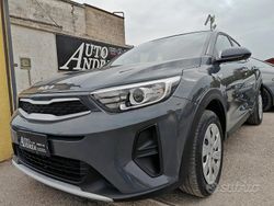 Grigio Usata 2022 Kia Stonic Urban SUV | 11.499 € (Buon prezzo)
