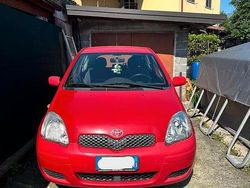 Rosso Usata 2003 Toyota Yaris Sol Due volumi | 2500 € (Buon prezzo)