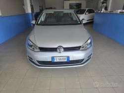 Grigio Usata 2016 VW Golf VII Comfortline Tre volumi | 8999 € (Ottimo prezzo)