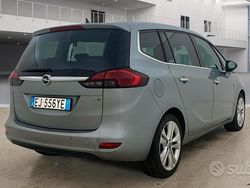 Grigio Usata 2011 Opel Zafira Monovolume | 7150 € (Ottimo prezzo)