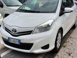 Bianco Usata 2012 Toyota Yaris Lounge Tre volumi | 5300 € (Buon prezzo)