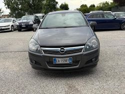 Nero Usata 2010 Opel Astra Enjoy Tre volumi | 3600 € (Buon prezzo)