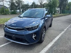 Blu metallizzato Usata 2023 Kia Stonic Style SUV | 15.500 € (Buon prezzo)