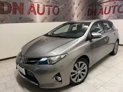 Grigio Usata 2013 Toyota Auris Hybrid Lounge Tre volumi | 7900 € (Buon prezzo)
