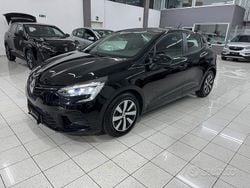Nero Usata 2023 Renault Clio V Equilibre Tre volumi | 13.600 € (Buon prezzo)