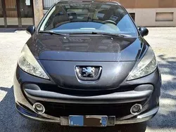Usata 2008 Peugeot 207 Tre volumi | 2900 € (Buon prezzo)