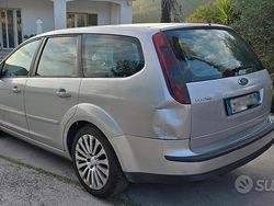 Grigio Usata 2006 Ford Focus Style Station wagon | 500 €