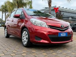 Rosso Usata 2014 Toyota Yaris Lounge Tre volumi | 7999 € (Buon prezzo)
