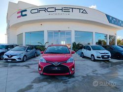 Rosso Usata 2015 Toyota Yaris Active Tre volumi | 10.300 € (Molto cara)